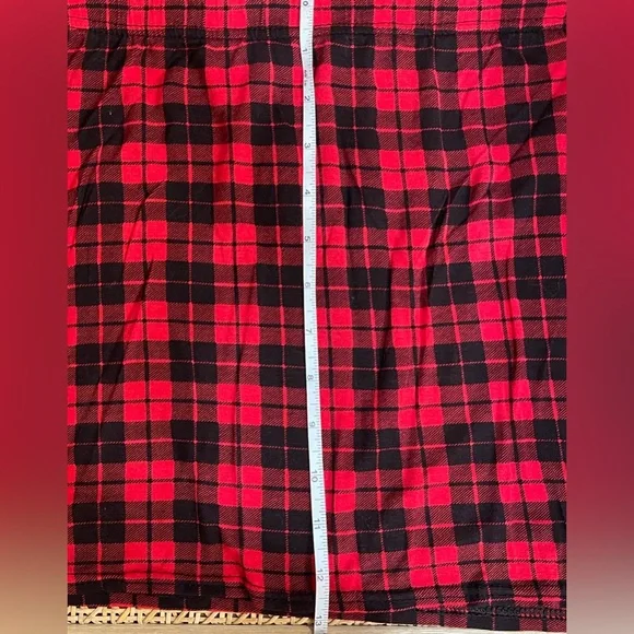 Boohoo Red and Black Mini Plaid Skirt Sz 12 Large - Picture 5 of 5